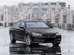 BMW 750 new черный