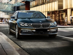 BMW 750 new черный