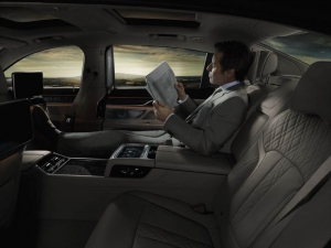 BMW 750 new черный