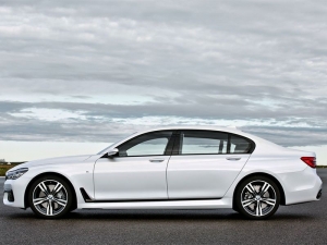 BMW 750 new белый