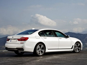 BMW 750 new белый